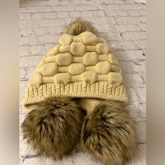 CHUNKY KNIT PATTERN CREAM WITH FAUX FUR POMS WOMEN’S WINTER HAT O/S - Picture 4 of 6